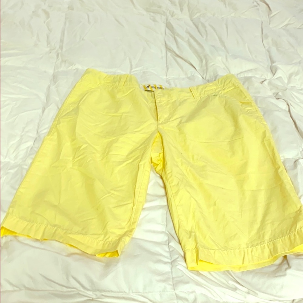 Old navy yellow Bermuda shorts size 8